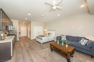 10 Kingsbridge Rd in Fairfield, NJ - Building Photo - Building Photo