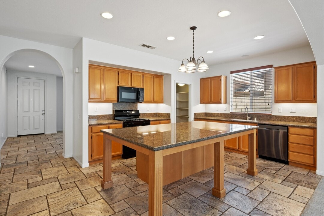 84126 Canzone Dr in Indio, CA - Building Photo