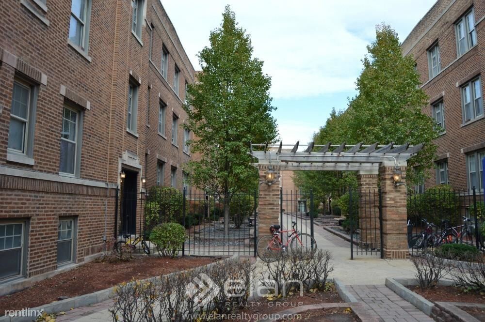 626 W Barry Ave-Unit -Apt 1N in Chicago, IL - Building Photo