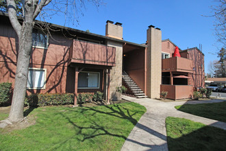 Sand Creek Apartments in Lodi, CA - Building Photo - Building Photo