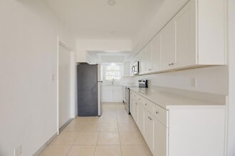 1017 NW 30th Ct, Unit 1 in Wilton Manors, FL - Building Photo - Building Photo