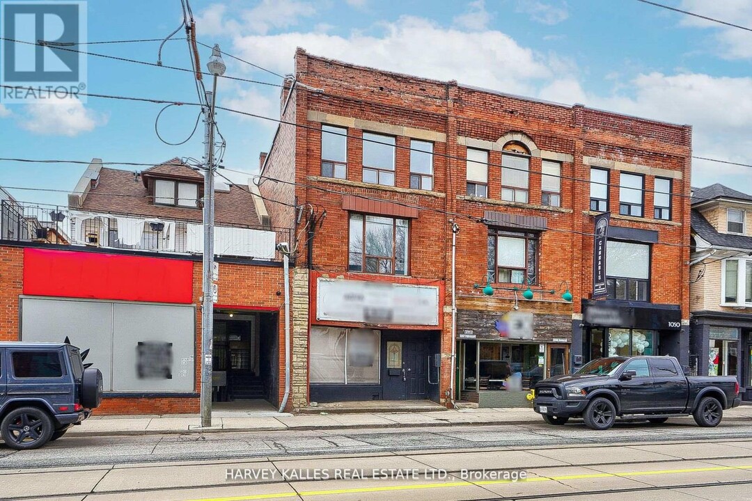 1046 Bathurst St in Toronto, ON - Building Photo