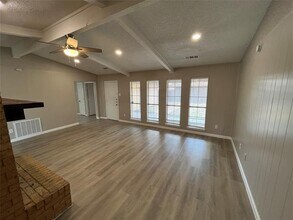 2050 Wellington Dr in Grand Prairie, TX - Building Photo - Building Photo