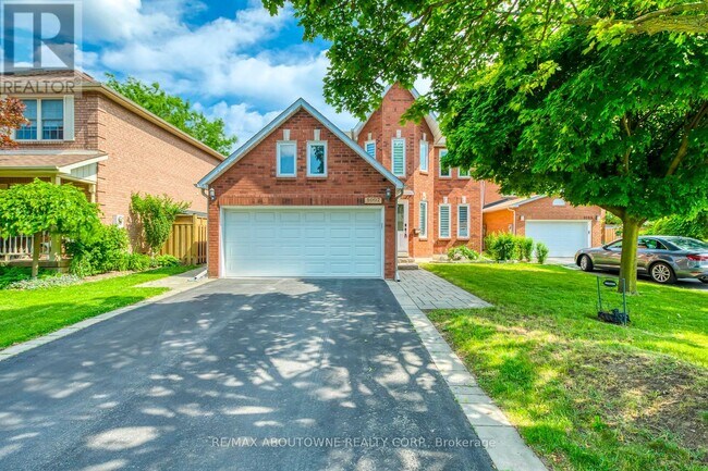 1097 Grandeur Crescent in Oakville, ON - Building Photo - Building Photo