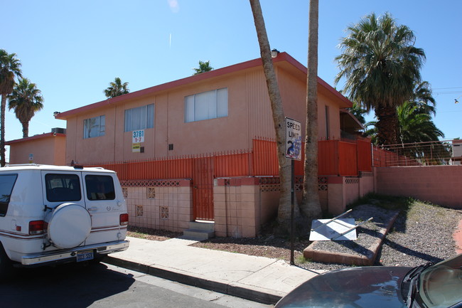 3781 Royal Crest St in Las Vegas, NV - Building Photo - Building Photo