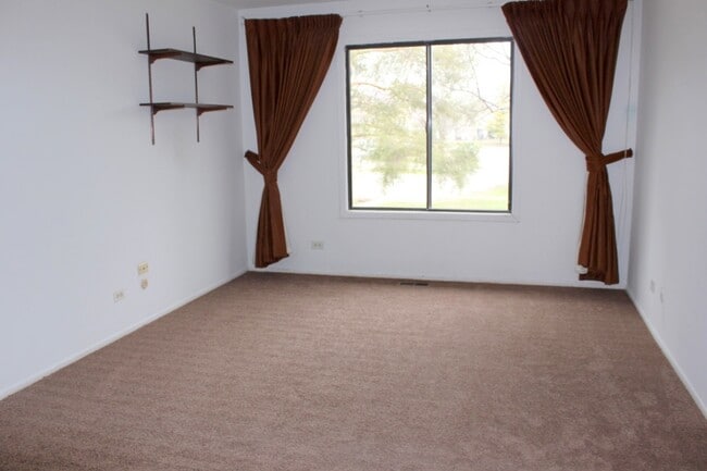 452 Harrison Ct in Vernon Hills, IL - Building Photo - Building Photo