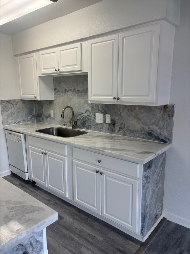 2828 61st St in Galveston, TX - Foto de edificio - Building Photo