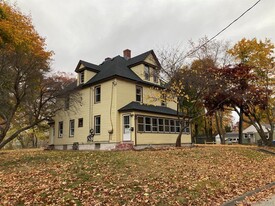 14 Glenwood St in Manchester, CT - Building Photo