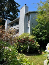 7020 208th St SW in Lynnwood, WA - Foto de edificio - Building Photo