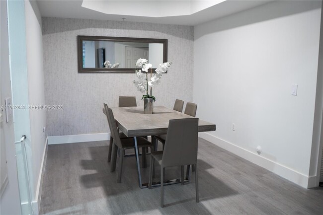 6670 NW 114th Ave in Doral, FL - Foto de edificio - Building Photo