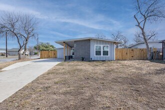 306 Westmoreland Dr in San Antonio, TX - Building Photo - Building Photo