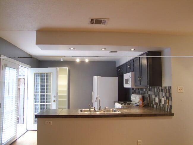 8330 Fathom Cir, Unit 401 in Austin, TX - Building Photo - Building Photo