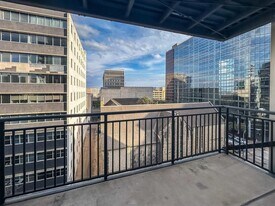 800 Brazos St in Austin, TX - Building Photo