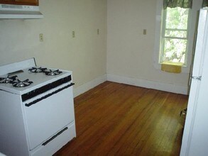 1249 Beacon St, Unit #3 in Brookline, MA - Foto de edificio - Building Photo