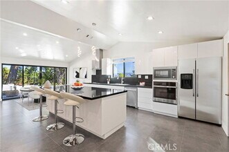 20509 Califa St in Los Angeles, CA - Building Photo - Building Photo