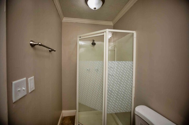 property at 3304 Willow Ln Dr