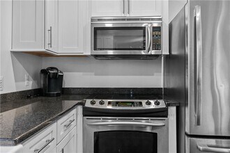 2 Lasalle Pl in Newport, RI - Building Photo - Building Photo
