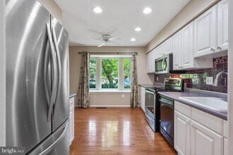 2983 Borge St in Oakton, VA - Building Photo - Building Photo