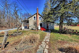 101 Garcia Ln in Leeds, NY - Building Photo - Building Photo