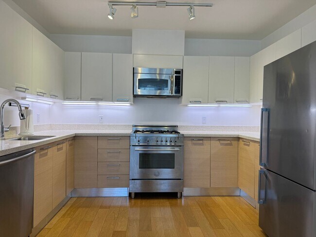 566 S Van Ness Ave in San Francisco, CA - Building Photo - Building Photo