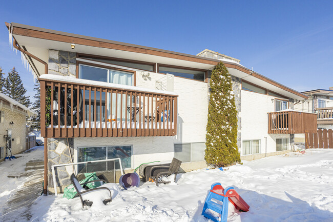 7528 Hunterview Dr NW in Calgary, AB - Building Photo - Primary Photo