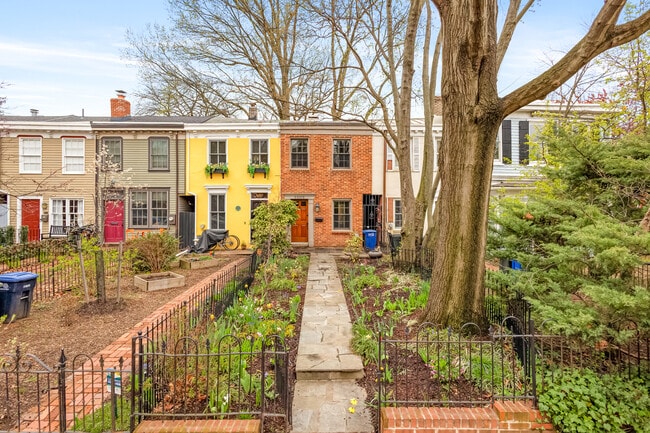 property at 1005 S Carolina Ave SE