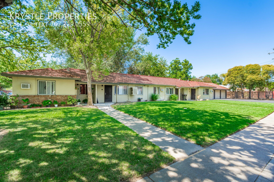 2028 Red Robin Ln in Sacramento, CA - Building Photo