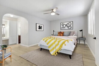 4949 Genesta Ave, Unit 104 in Encino, CA - Foto de edificio - Building Photo