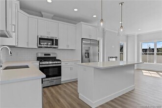 350 Halley Ave in Fairfield, CT - Building Photo - Building Photo