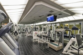 4 Martine Ave, Unit 412 in White Plains, NY - Building Photo - Building Photo