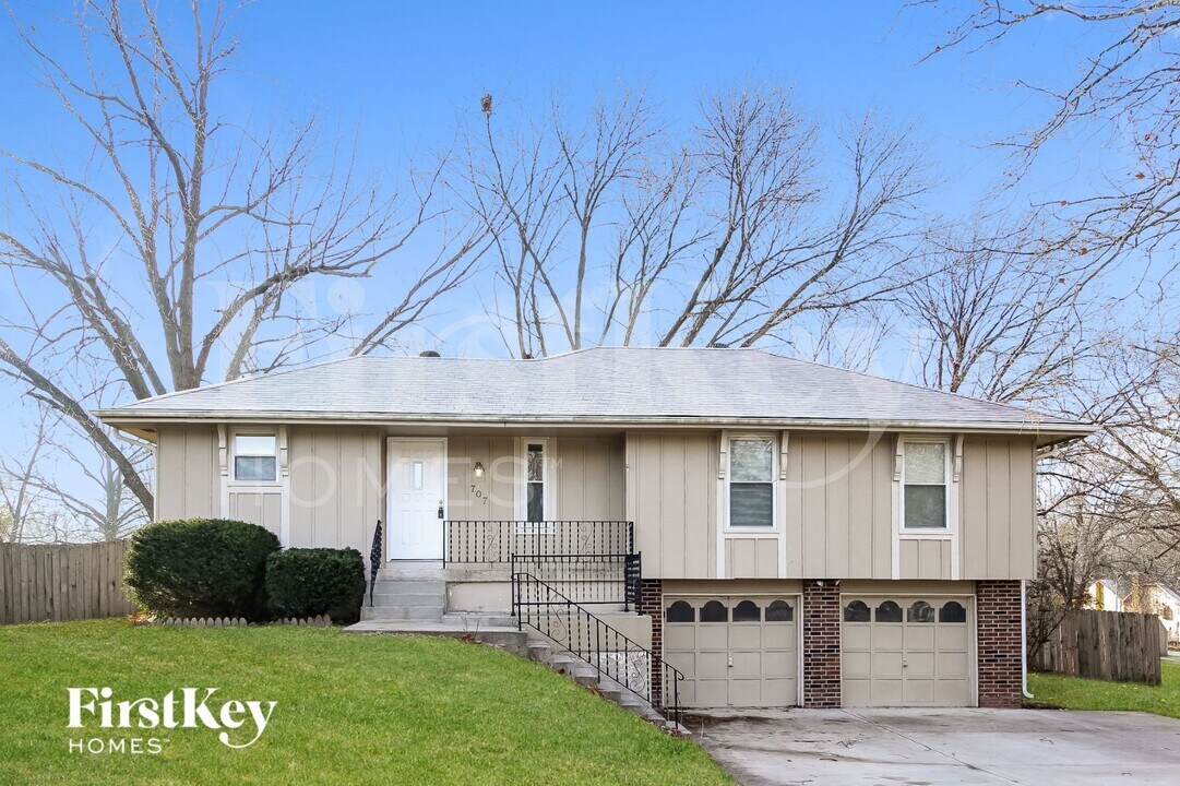 707 NE 113 St in Kansas City, MO - Building Photo