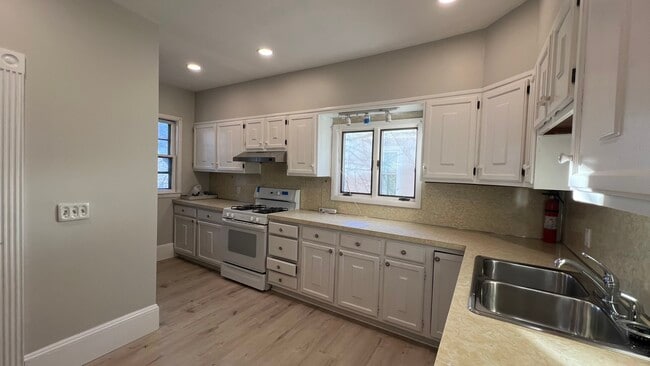 77 Pearson Rd