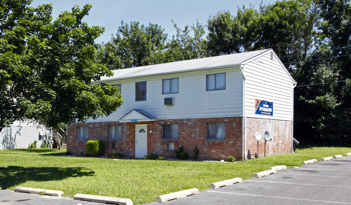 Hampton Manor Apartments in Eastampton, NJ - Building Photo