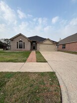 903 Christopher Ln in Baytown, TX - Building Photo