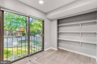 4921 Sauquoit Ln in Annandale, VA - Building Photo - Building Photo