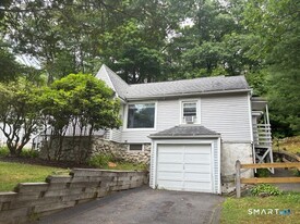 10 Old Waterbury Rd in Middlebury, CT - Building Photo