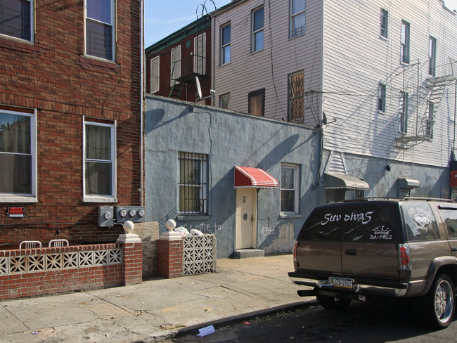 333 Shepherd Ave in Brooklyn, NY - Building Photo - Building Photo