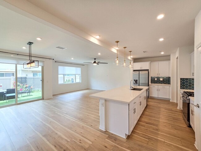 1707 Silverberry Wy in Oceanside, CA - Foto de edificio - Building Photo