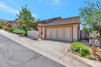 2182 Firethorn Glen in Escondido, CA - Building Photo - Building Photo