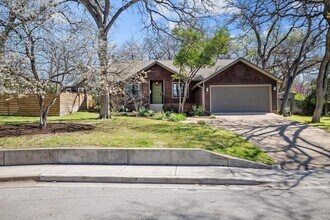4015 Cherrywood Rd in Austin, TX - Building Photo - Building Photo