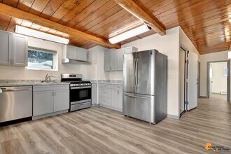 408 E Manor Ave in Anchorage, AK - Building Photo - Building Photo