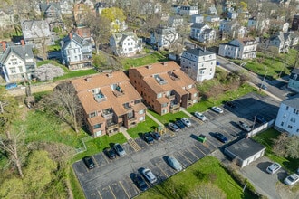 Hillside Condominiums in Fall River, MA - Foto de edificio - Building Photo