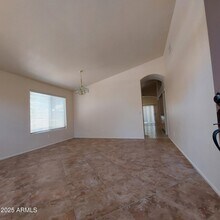 11219 W Vernon Ave in Avondale, AZ - Building Photo - Building Photo