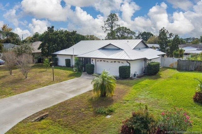 property at 160 SE Duxbury Ave