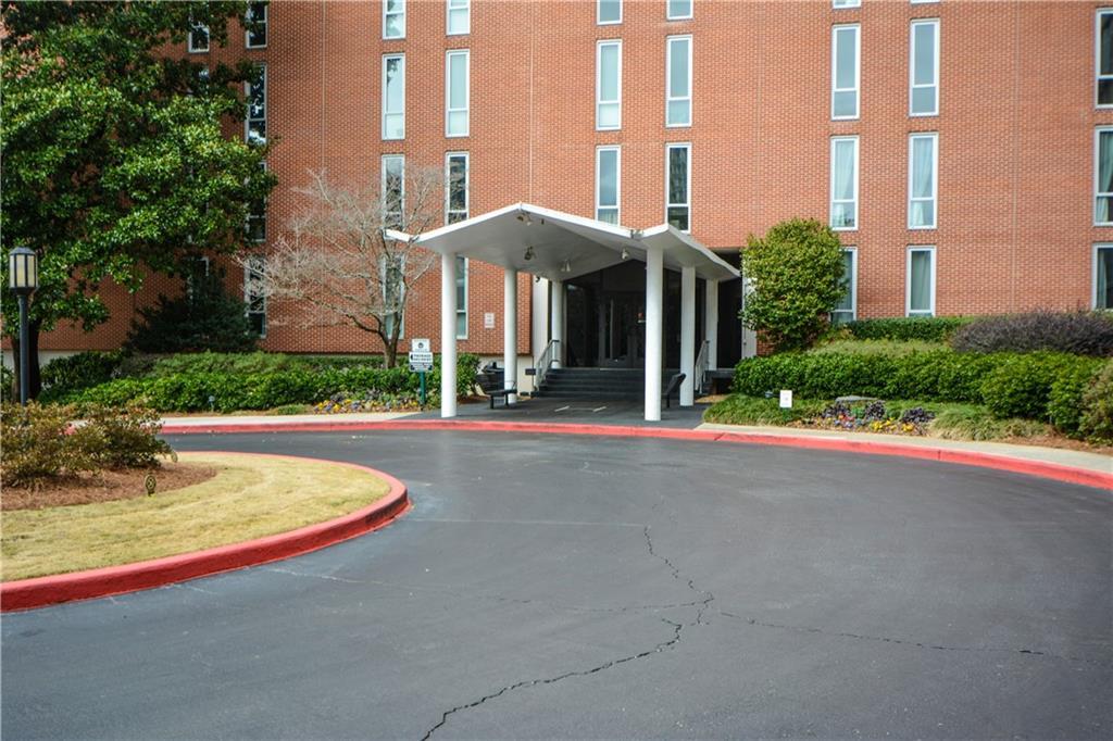 3060 Pharr Ct N Northwest in Atlanta, GA - Building Photo