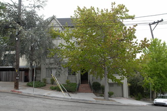 2709 Ivy Dr in Oakland, CA - Building Photo - Building Photo