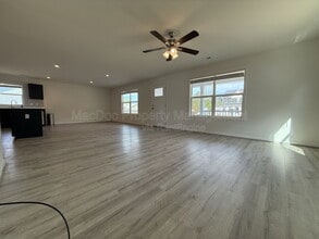 990 Ebb Tide Dr in Colonial Beach, VA - Foto de edificio - Building Photo