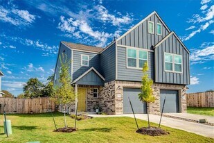 194 George Neggan Ln in Bastrop, TX - Building Photo