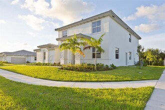 13203 SW 188th Terrace in Miami, FL - Building Photo - Building Photo