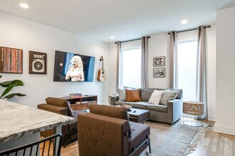 2807 Delaware Ave in Nashville, TN - Foto de edificio - Building Photo